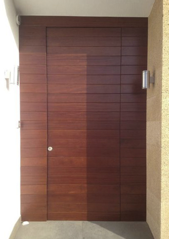 Puertas de entrada hechas en madera - CARPINTERIA FUSTA